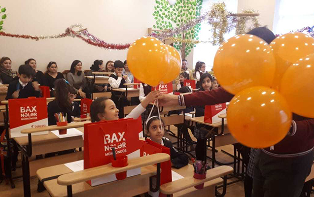 bakcell-mekteblileri-internetden-tehlukesiz-istifade-ile-tanis-edir
